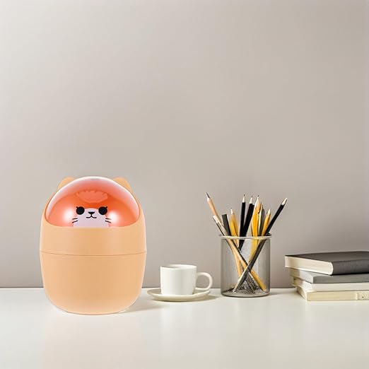 Homoyoyo Mini Garbage Bin Mini Kawaii Cute Bear Trash Bin, Nordic Style Tiny Trash Can, Mini Trash Can with Lid for Office Bedroom Use Mini Desk Bin