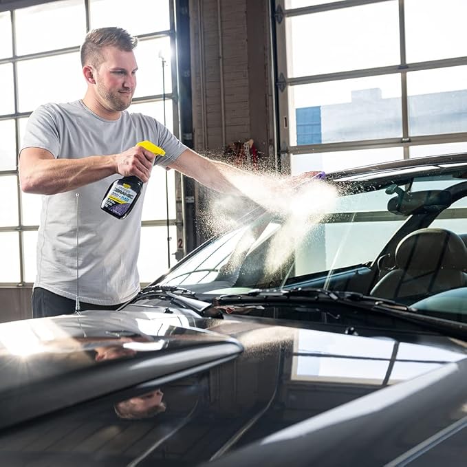 Invisible Glass 92183-4PK Hybrid Ceramic Rain Repellent and Glass Cleaner – Cleans & Protects Car Windows and Windshields with Long-Lasting Water-Repellent Si02 Technology – 16 fl oz (Pack of 4)