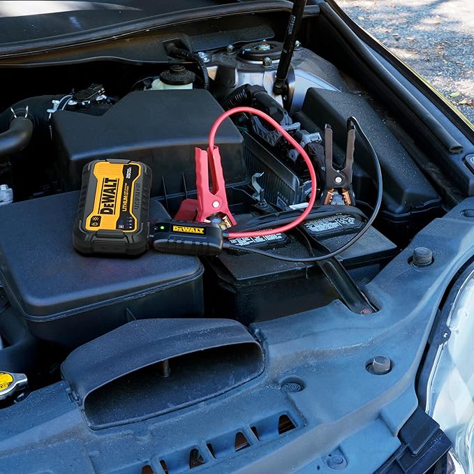 DeWalt DXAELJ25C 2500 Peak Amp Lithium Jump Starter with USB Power Bank and Carrying Case